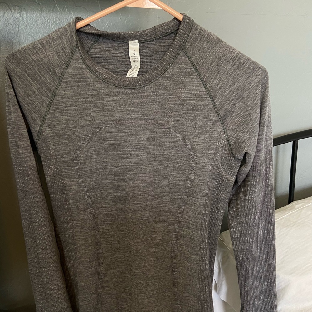 Lulu lemon workout long sleeve shirt